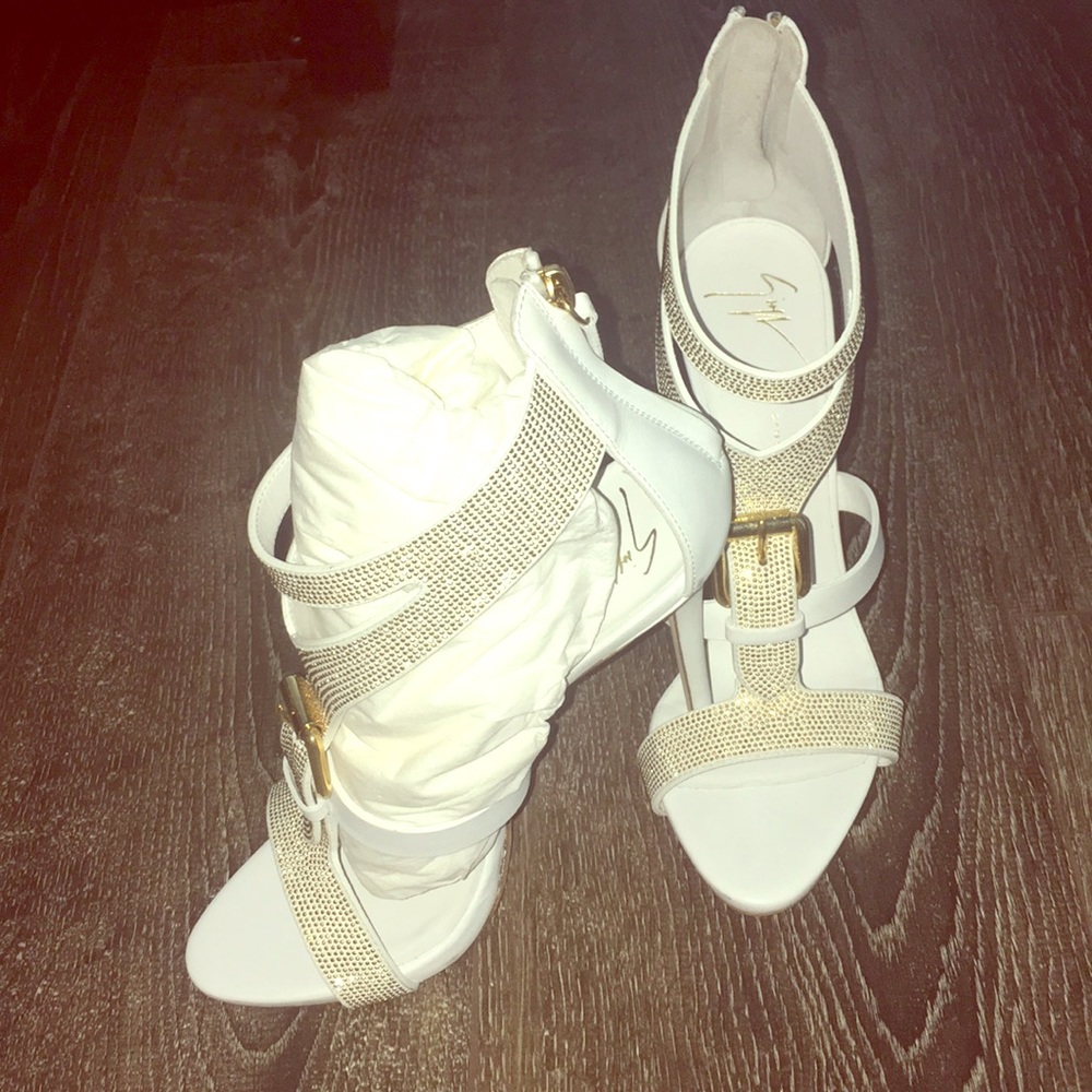 Brand new Authentic heels